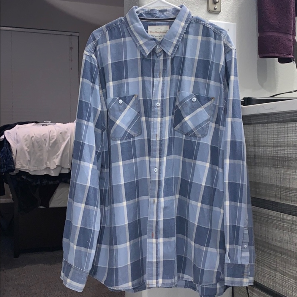 Business casual button up shirt